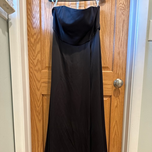 Davids bridal Crepe-Back Satin Strapless Bridesmaid Dress F20097 - Picture 1 of 4